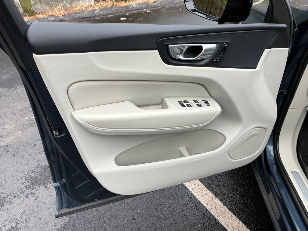 Used 2023 Volvo XC60 B5 Plus w/ Climate Package image 11