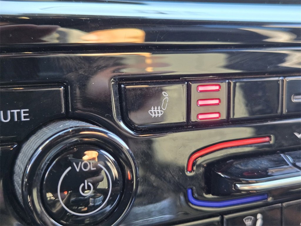 Used 2024 Jeep Grand Cherokee L Laredo image 25