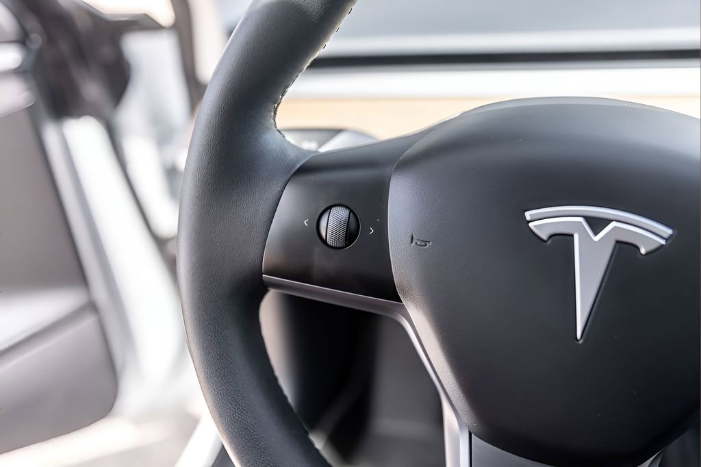 Used 2023 Tesla Model 3 Standard Range RWD image 13