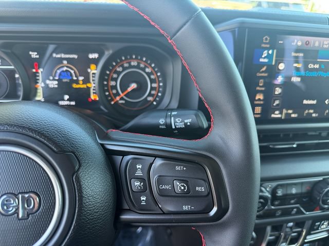 Used 2024 Jeep Gladiator Rubicon w/ Convenience Group AWD/4WD image 19