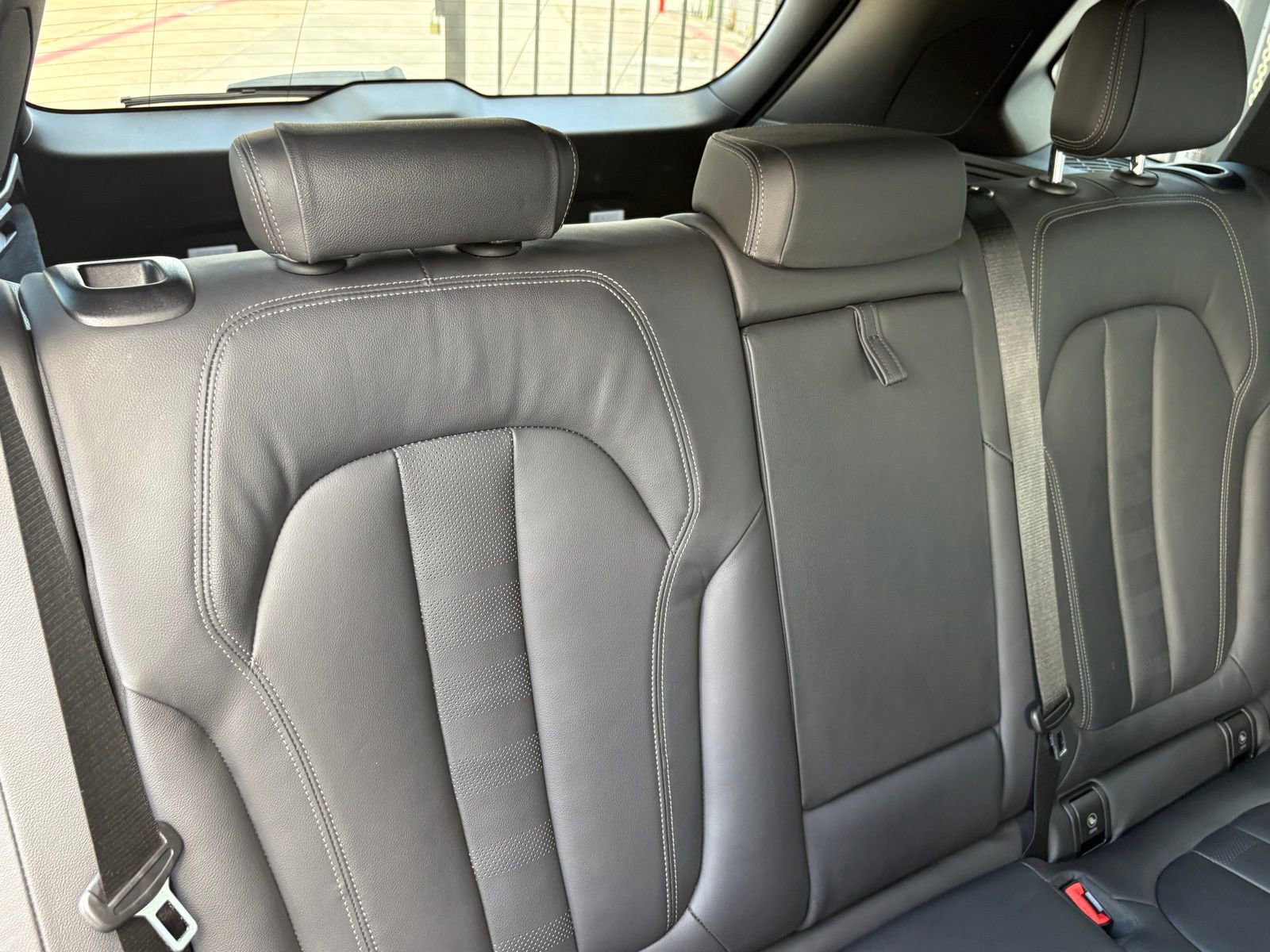 Used 2022 BMW X5 M50i w/ Premium Package image 50