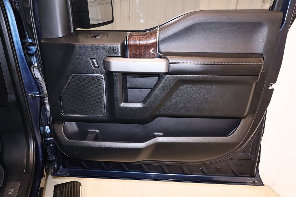 Used 2016 Ford F150 Platinum w/ Equipment Group 701A Luxury AWD/4WD image 20