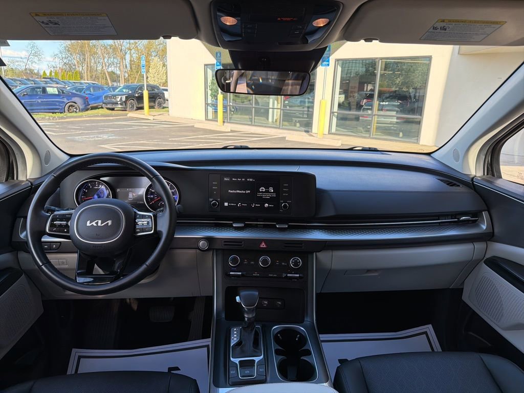 Used 2024 Kia Carnival LX FWD image 23
