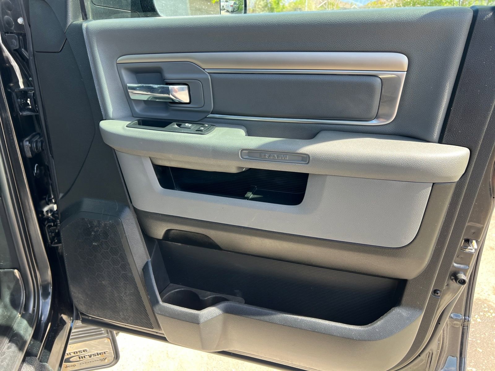 Used 2018 RAM 1500 Outdoorsman AWD/4WD image 17