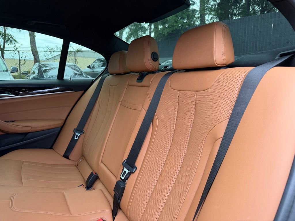 Used 2022 BMW 530e RWD image 27