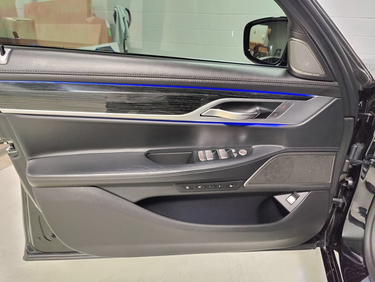 Used 2020 BMW 750i xDrive w/ Executive Package AWD/4WD image 31