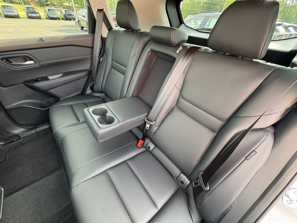 Used 2023 Nissan Rogue SV w/ SV Premium B Package FWD image 18