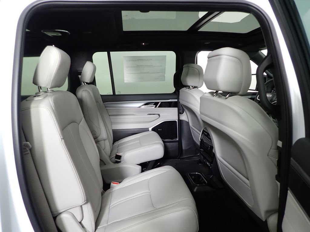 New 2026 Jeep Grand Wagoneer L Limited AWD/4WD image 40