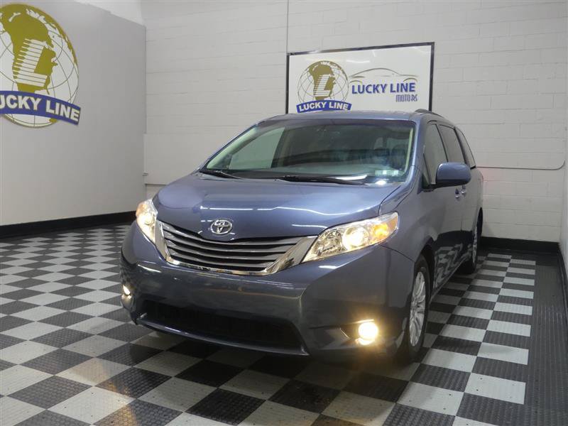 Used 2015 Toyota Sienna XLE FWD image 4