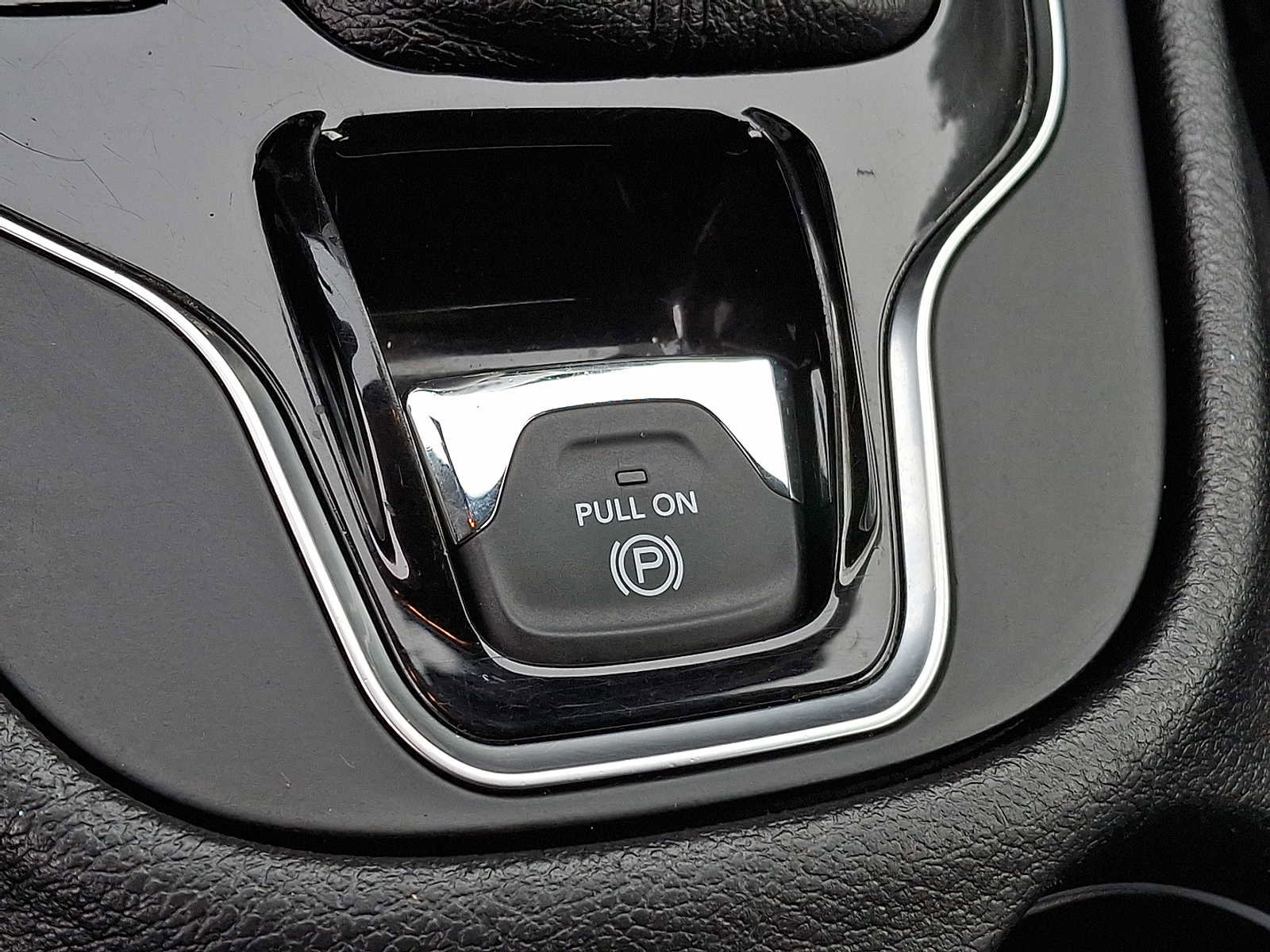 Used 2019 Jeep Cherokee Limited image 24