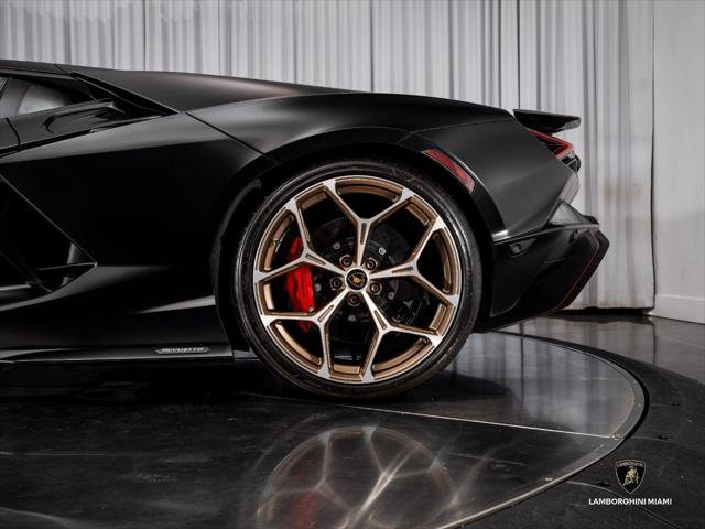 Used 2025 Lamborghini Revuelto AWD/4WD image 13