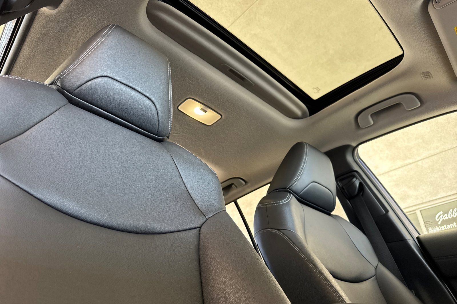 Used 2022 Toyota Corolla Cross XLE w/ Convenience Package FWD image 19