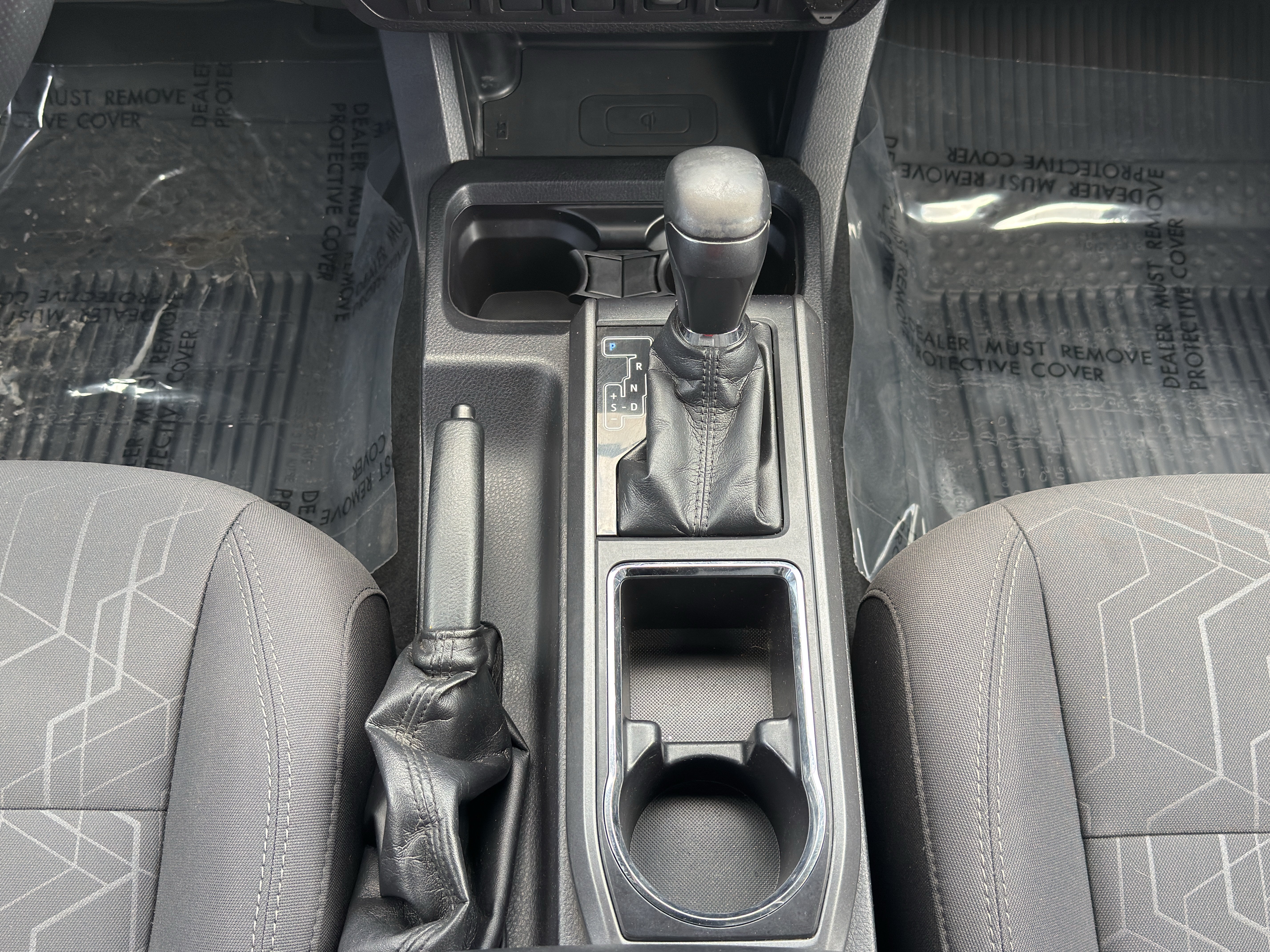 Used 2017 Toyota Tacoma TRD Sport AWD/4WD image 29