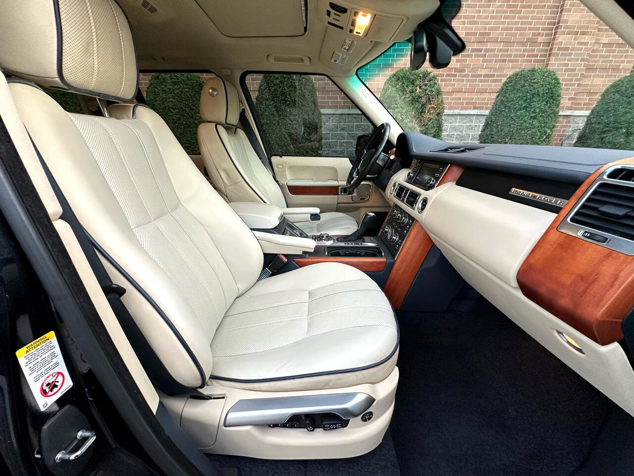 Used 2010 Land Rover Range Rover HSE LUX image 38