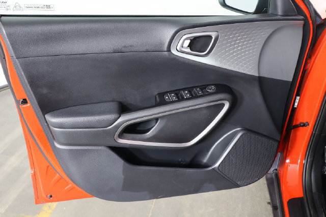 Used 2024 Kia Soul LX w/ Option Group 015 FWD image 22