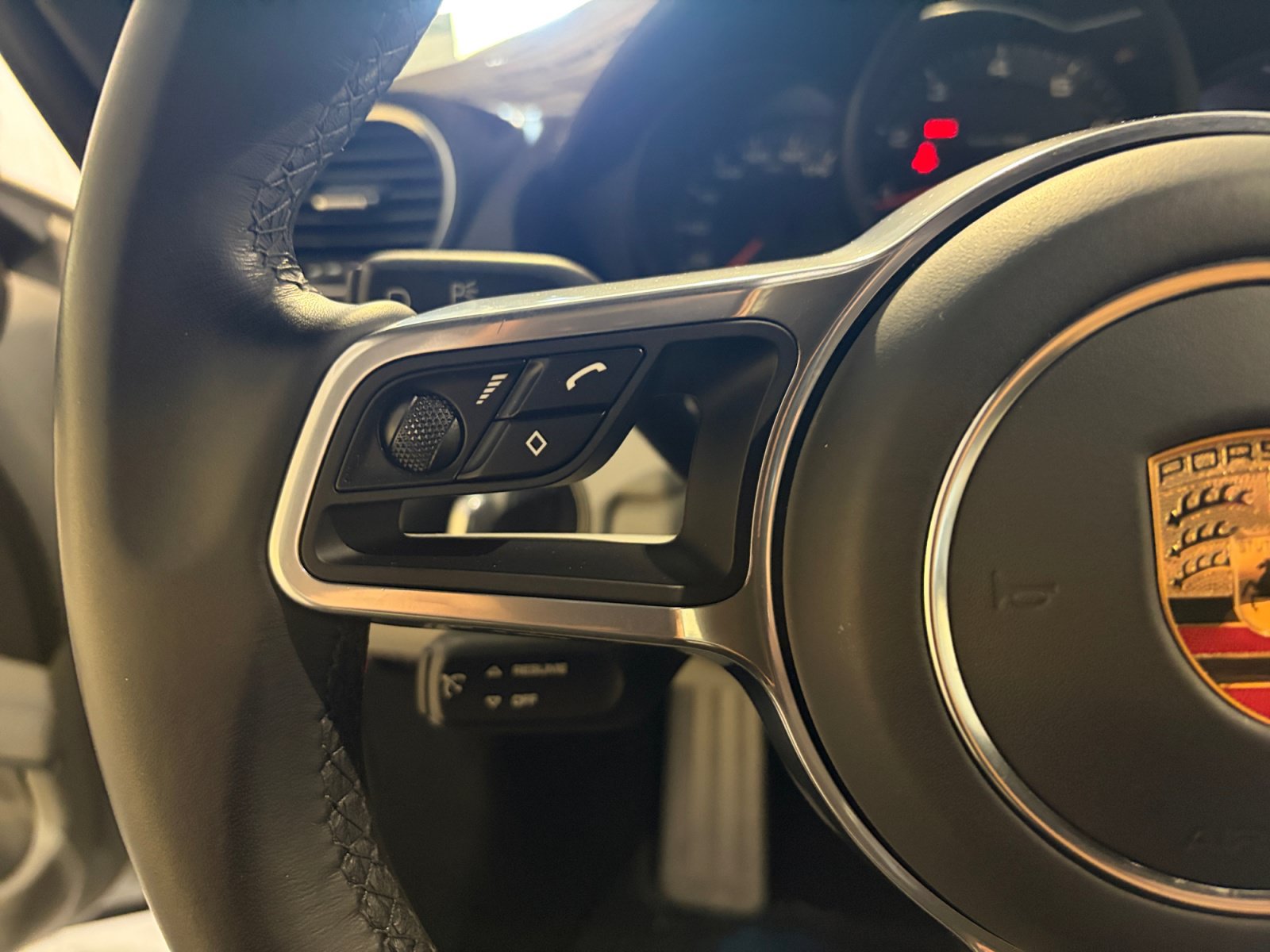 Certified 2024 Porsche 718 Cayman RWD image 37