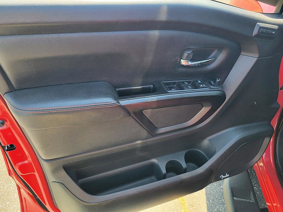 Used 2022 Nissan Titan PRO-4X w/ Pro-4x Convenience Package image 9