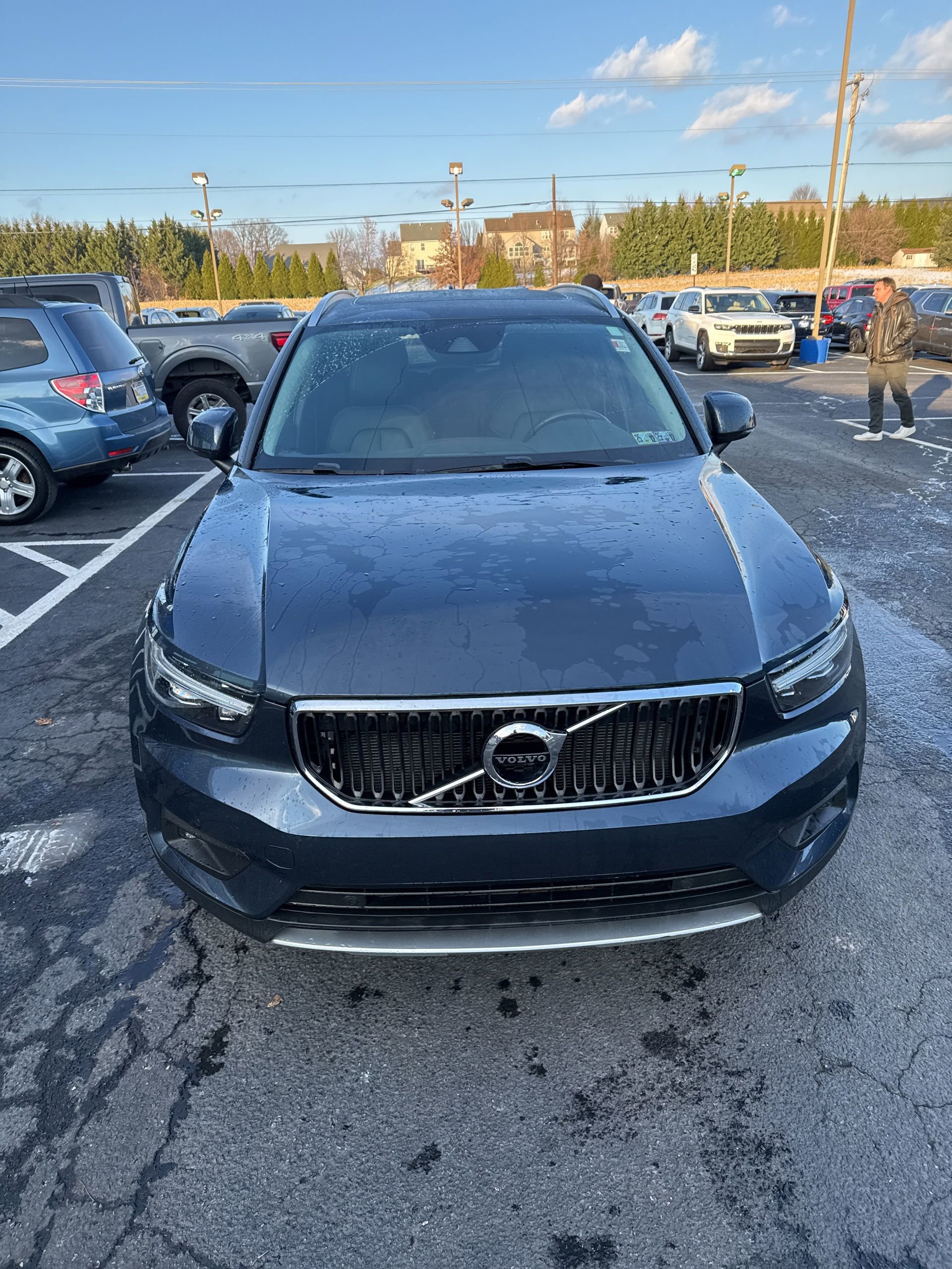 Used 2021 Volvo XC40 T5 Momentum w/ Premium Package image 9
