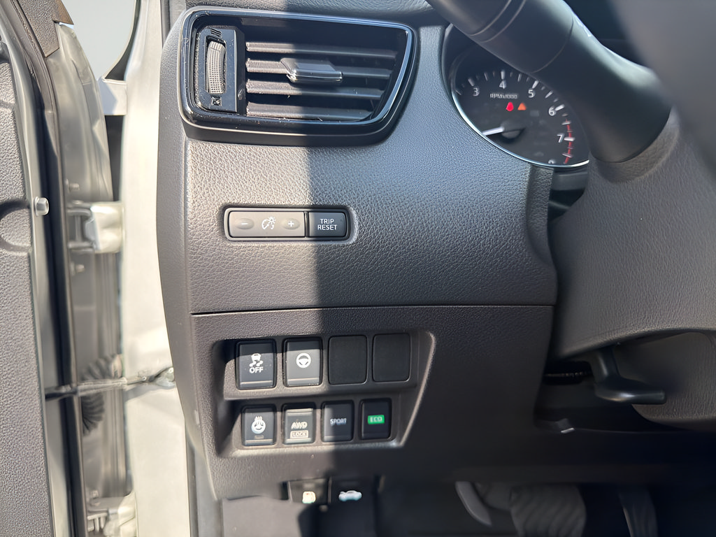 Used 2022 Nissan Rogue Sport SL w/ Premium Package AWD/4WD image 33