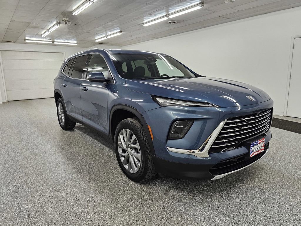 Used 2025 Buick Enclave Preferred image 3