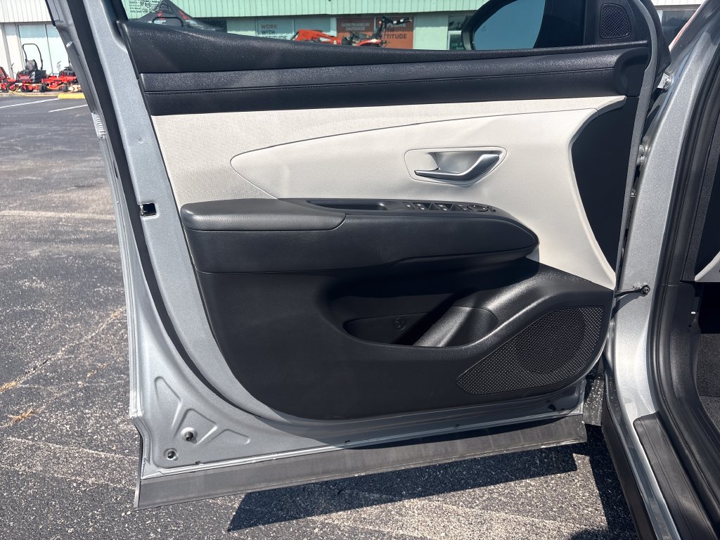 Used 2025 Hyundai Tucson SEL FWD image 12