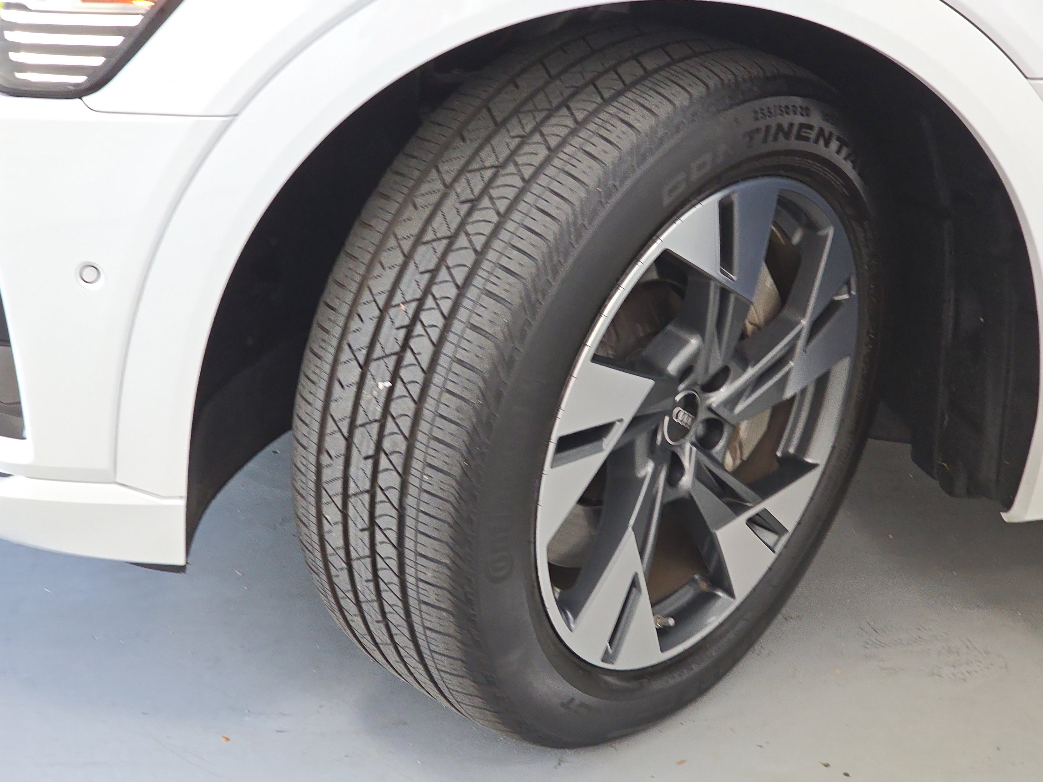 Used 2023 Audi e-tron Premium Plus w/ Premium Plus Package image 33