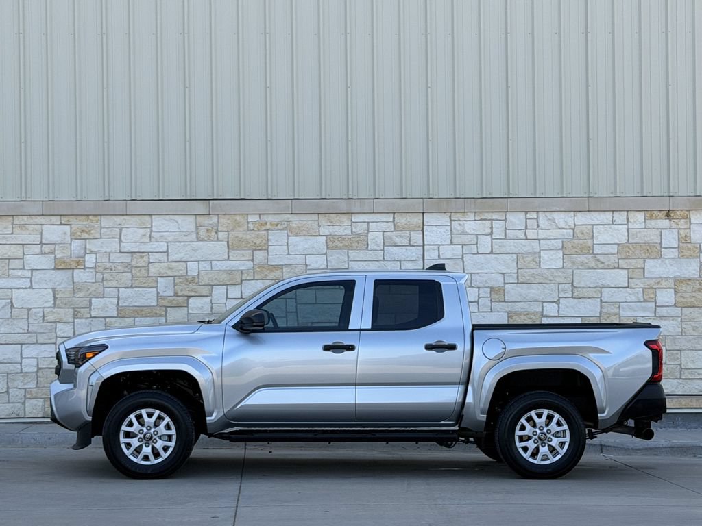 Used 2026 Toyota Tacoma SR AWD/4WD image 3
