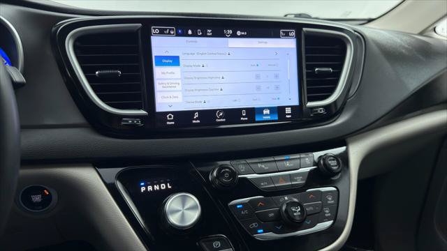 Used 2024 Chrysler Pacifica Touring-L FWD image 31