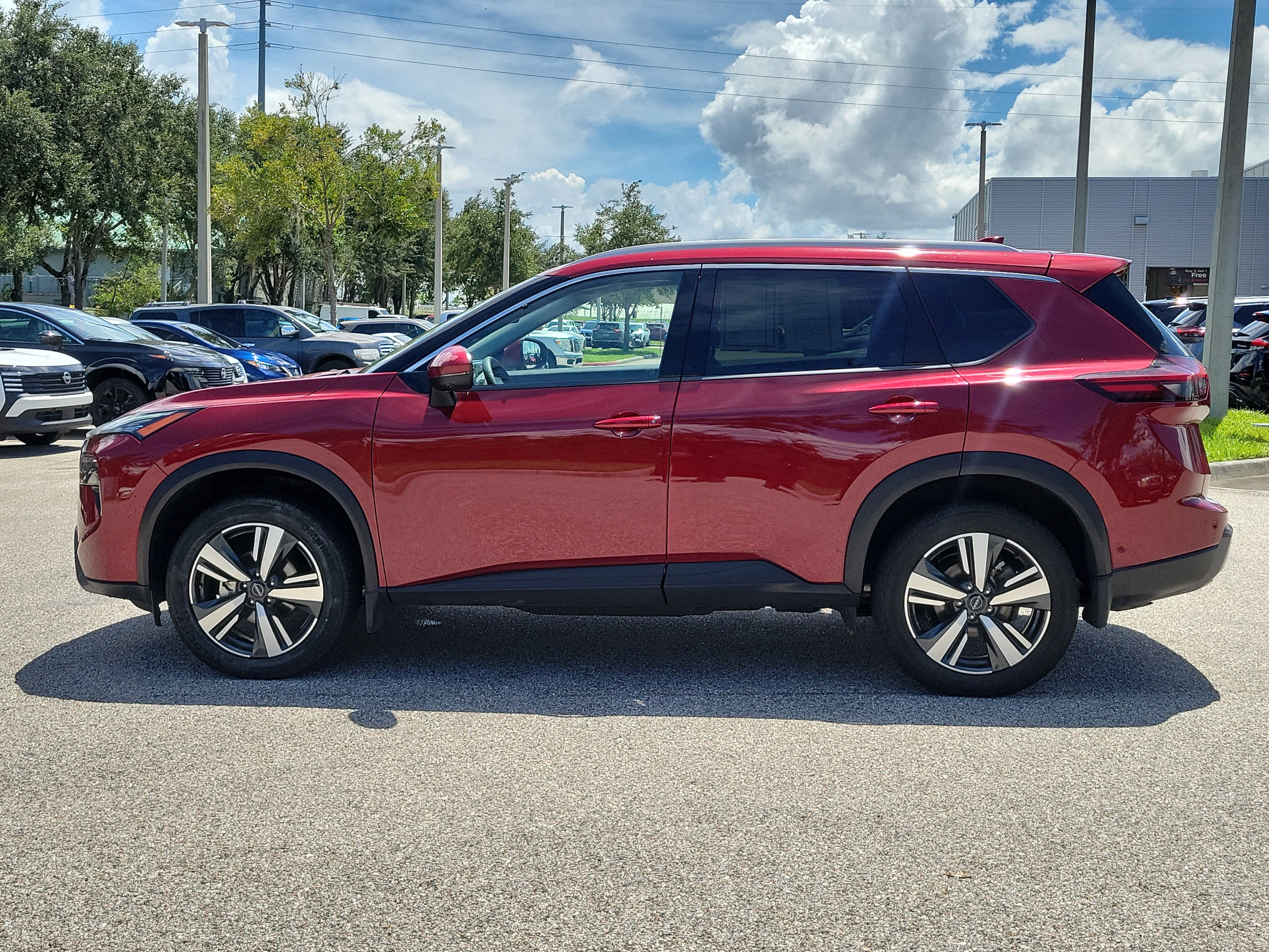 Certified 2025 Nissan Rogue SL FWD image 10
