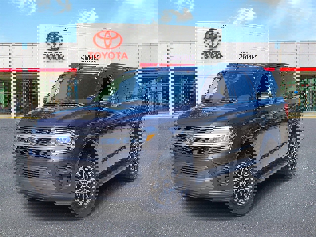 Used 2024 Ford Expedition XLT