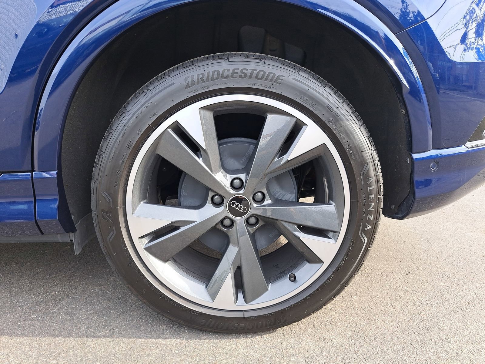 Used 2024 Audi Q4 e-tron Premium Plus image 37