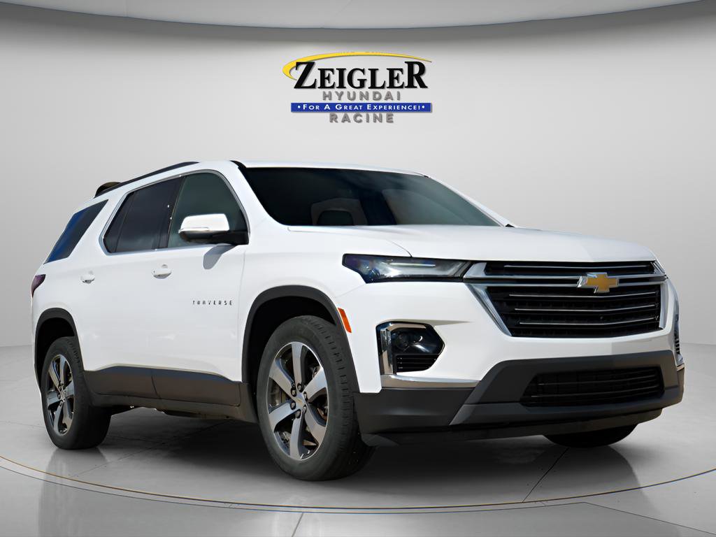 Used 2023 Chevrolet Traverse LT w/ LT Premium Package AWD/4WD image 1