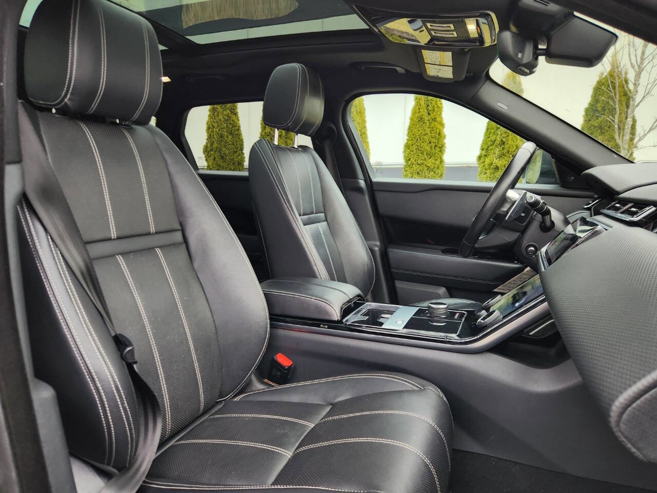 Used 2018 Land Rover Range Rover Velar R-Dynamic SE image 9