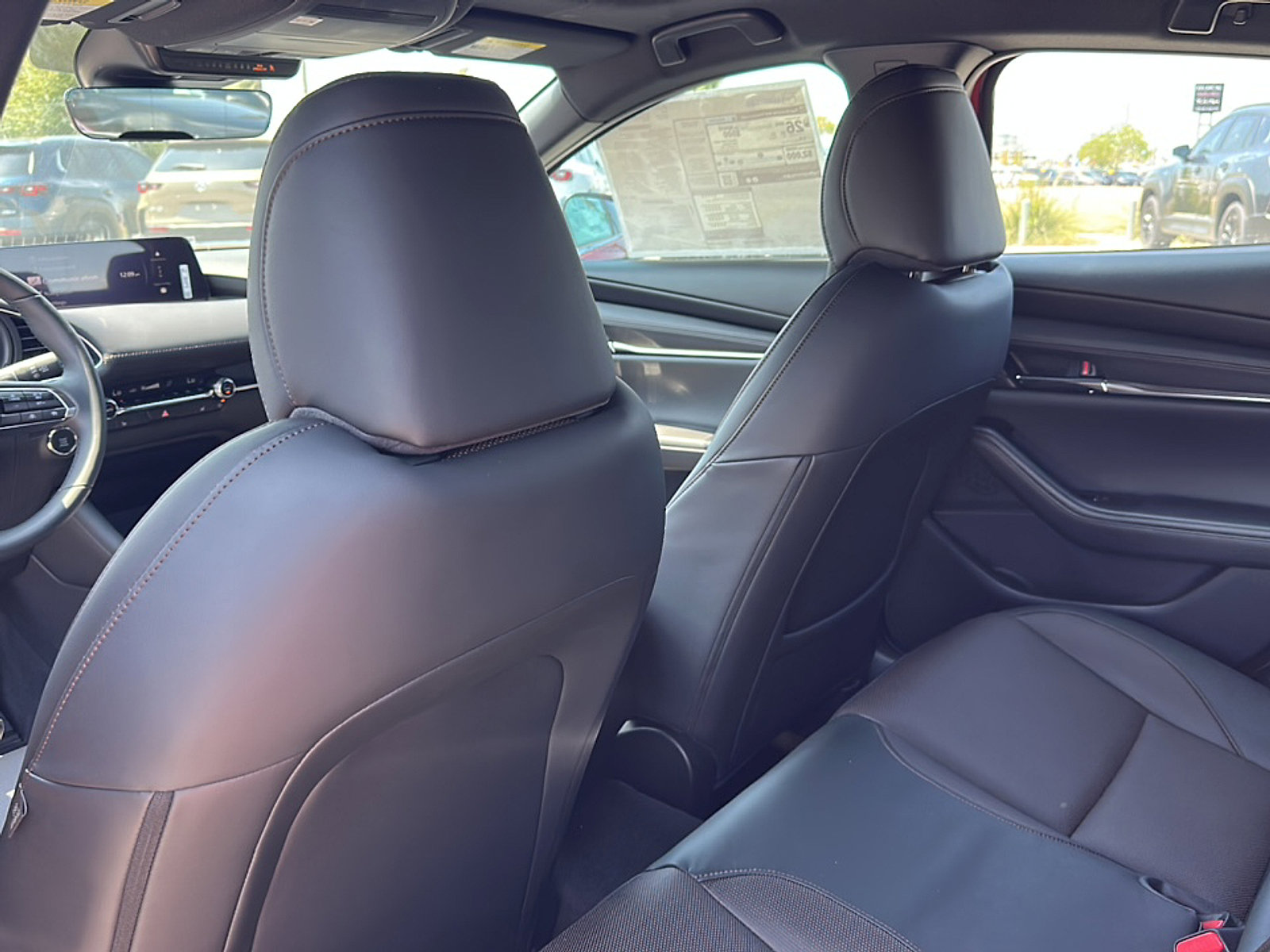 New 2025 MAZDA MAZDA3 Hatchback w/Premium Plus Pkg image 14
