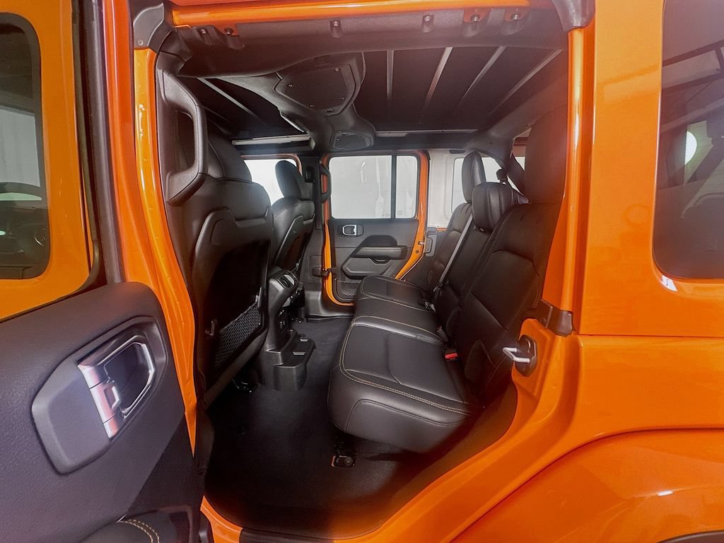 Used 2025 Jeep Wrangler Unlimited Sahara AWD/4WD image 25