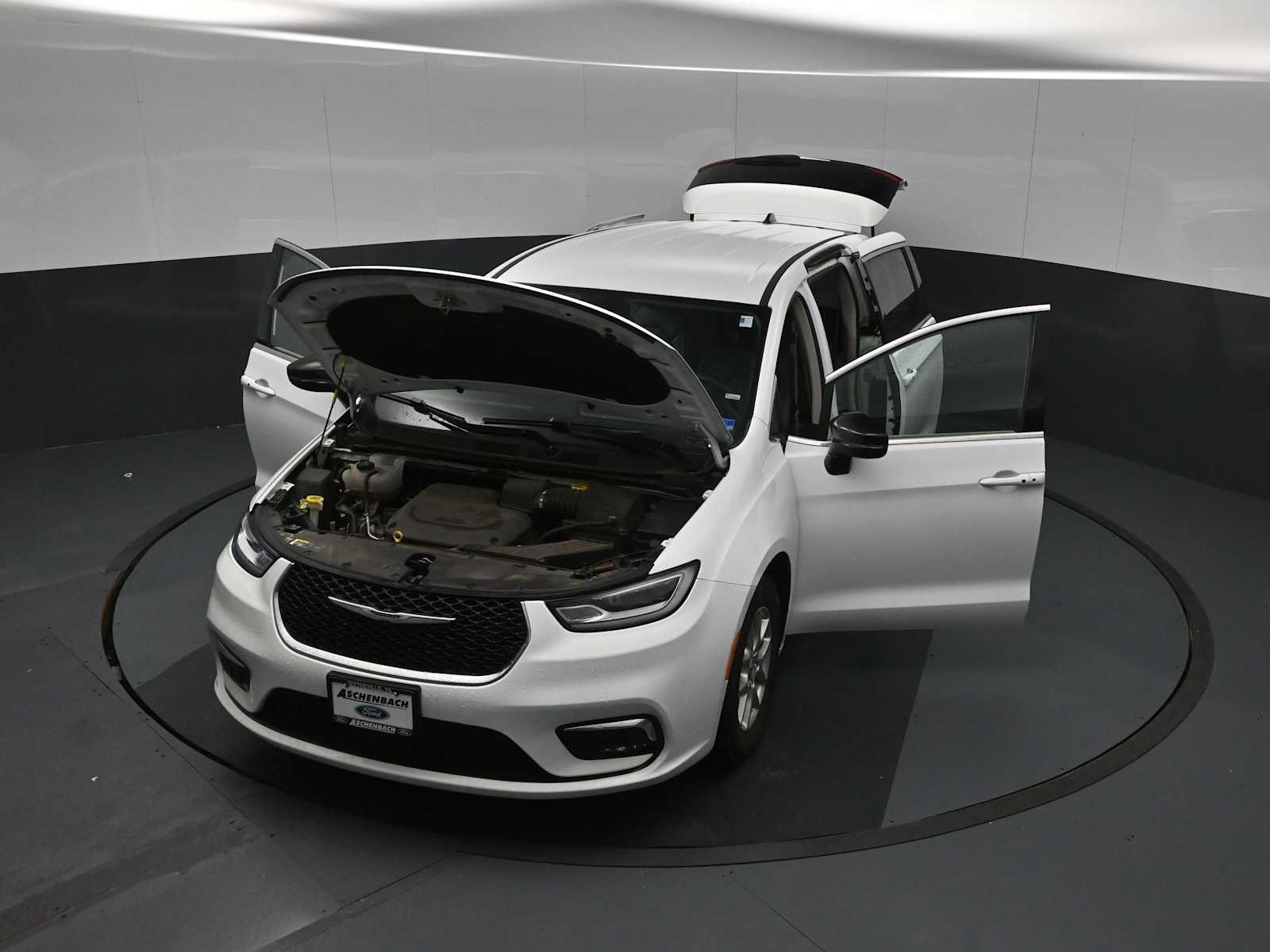 Used 2024 Chrysler Pacifica Touring-L FWD image 56