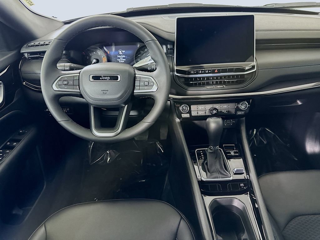 Used 2026 Jeep Compass Latitude image 17