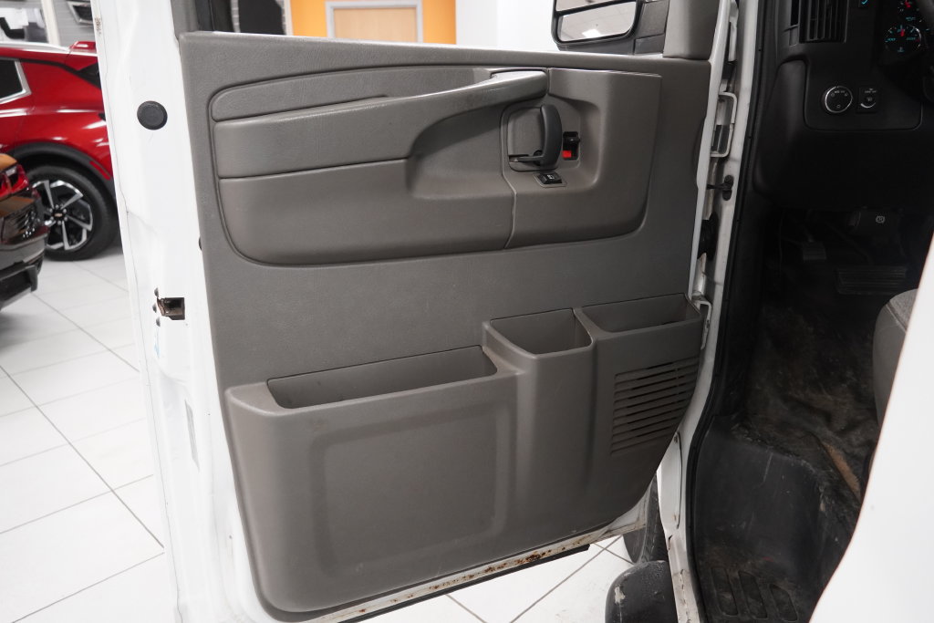 Used 2014 GMC Savana 2500 RWD image 16
