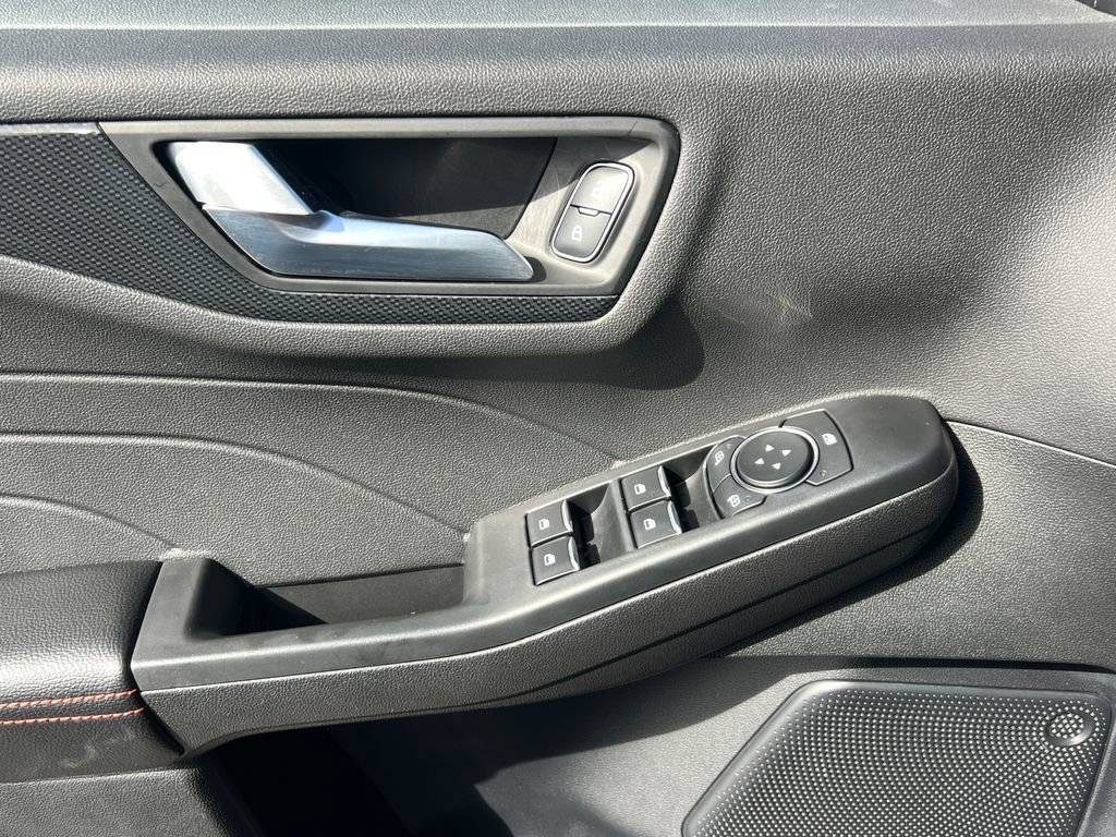 Used 2025 Ford Escape ST-Line w/ Tech Pack #1 image 30