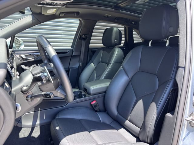 Certified 2026 Porsche Macan AWD/4WD image 5