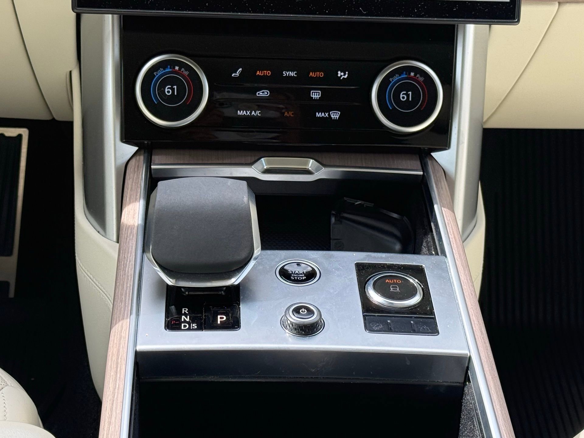 Used 2023 Land Rover Range Rover Long Wheelbase Autobiography image 29