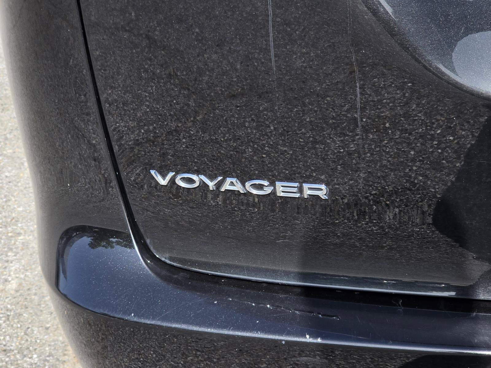 Used 2023 Chrysler Voyager LX FWD image 7