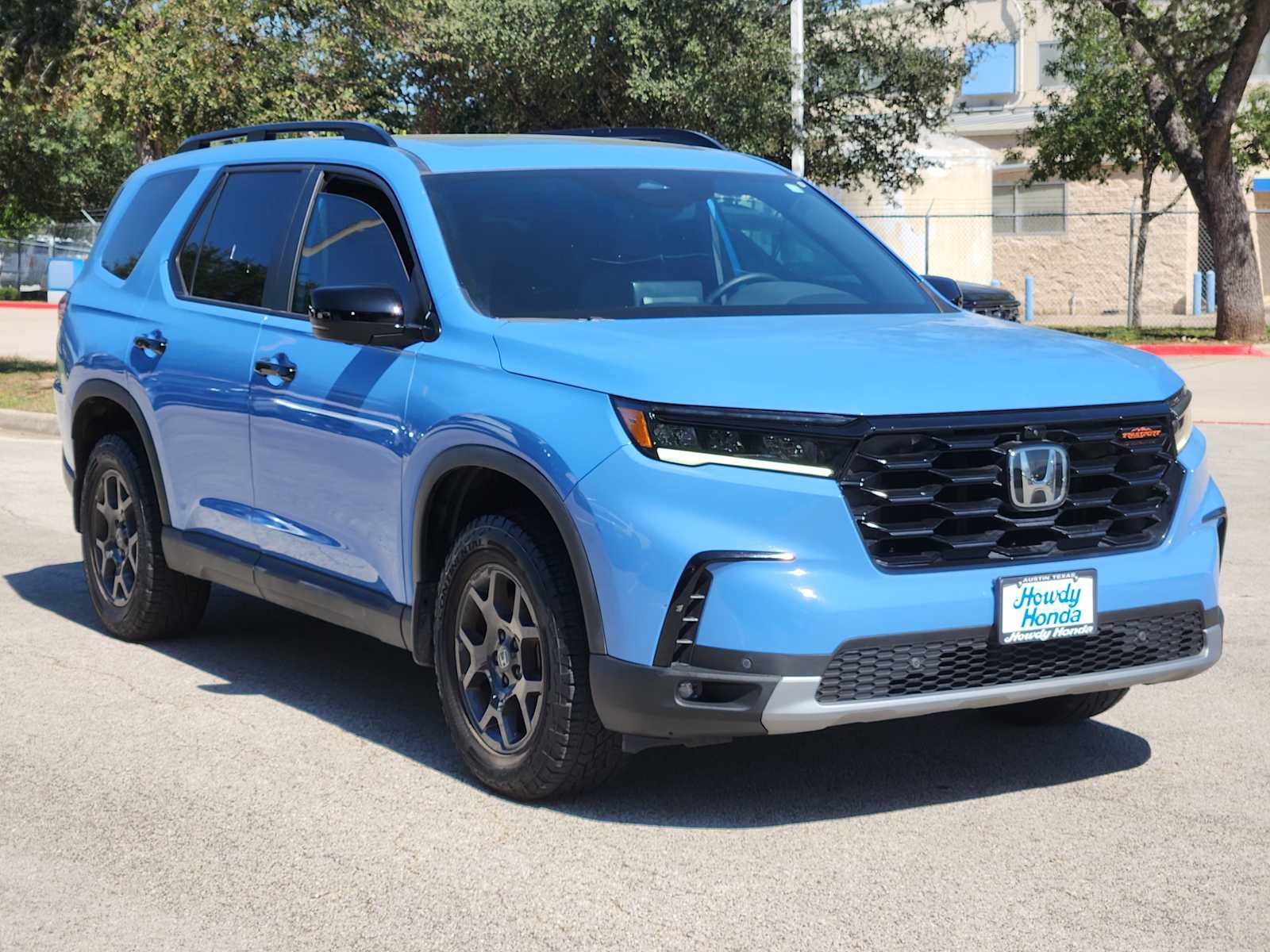 Used 2024 Honda Pilot TrailSport image 3