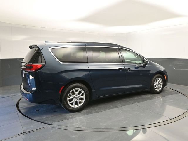 Used 2022 Chrysler Pacifica Touring-L image 15