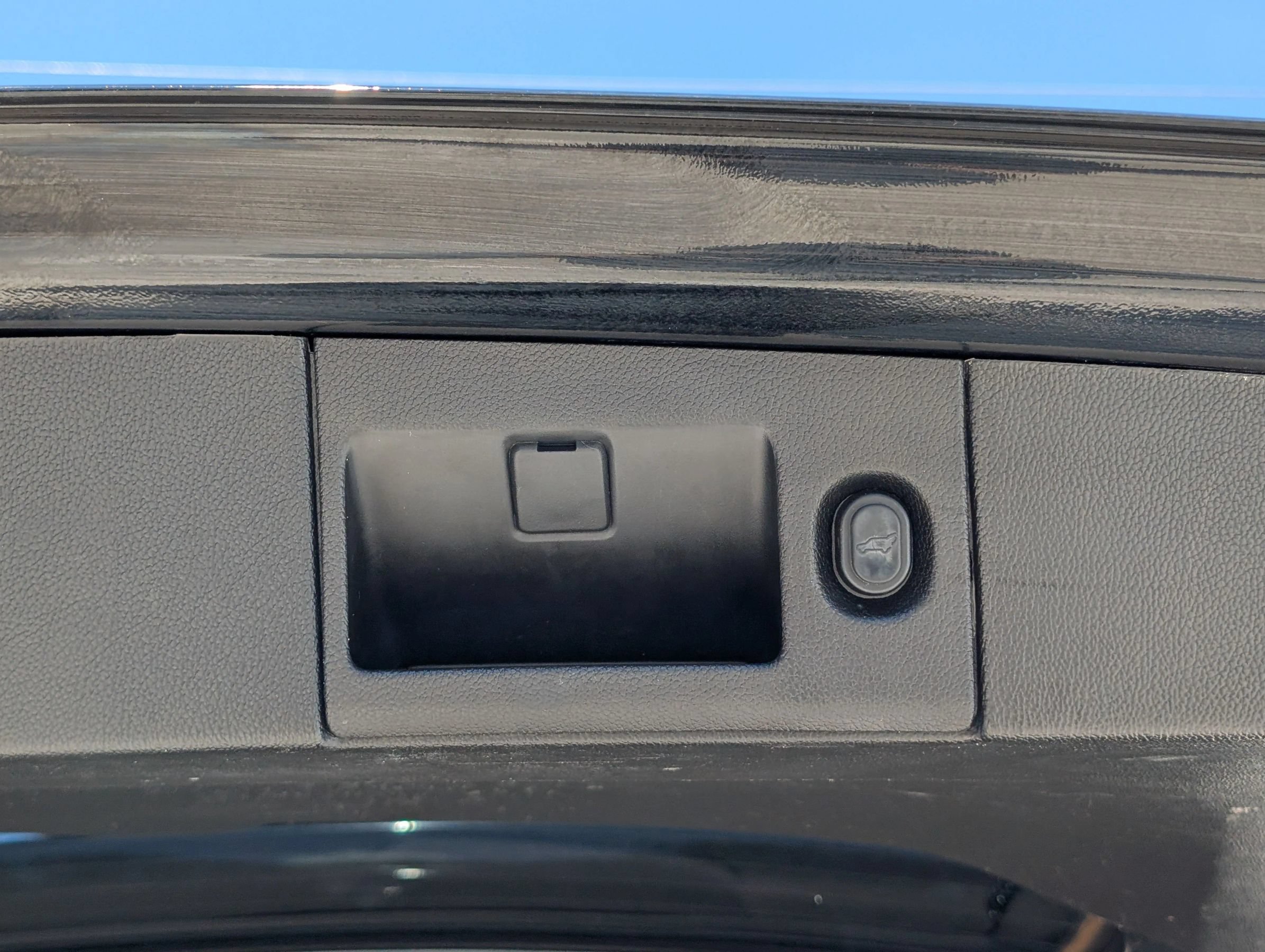 Used 2018 Cadillac Escalade ESV Luxury RWD image 11