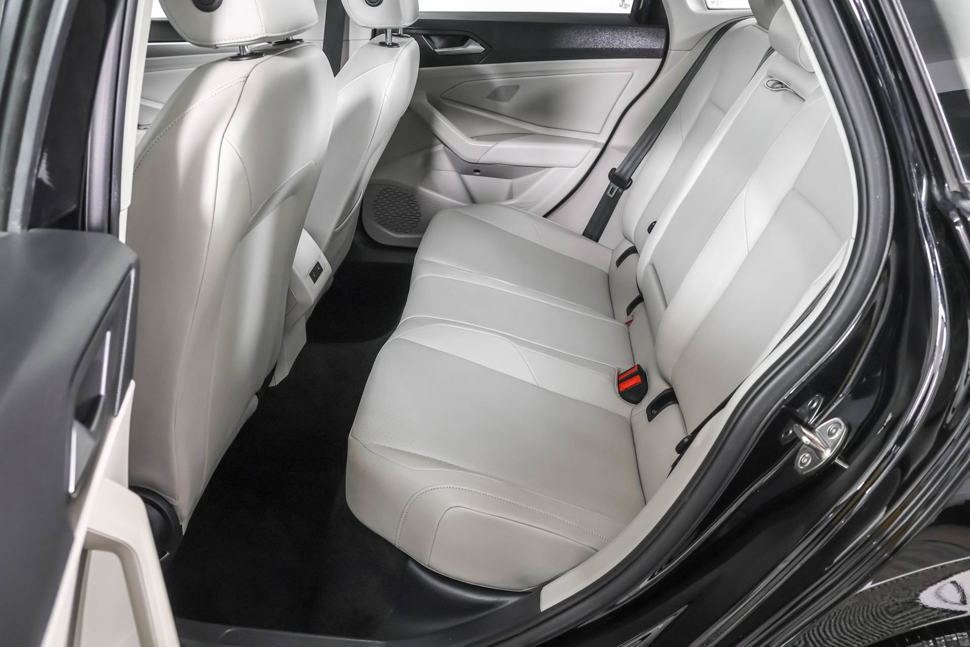 Used 2020 Volkswagen Jetta SE w/ SE Cold Weather Package image 35