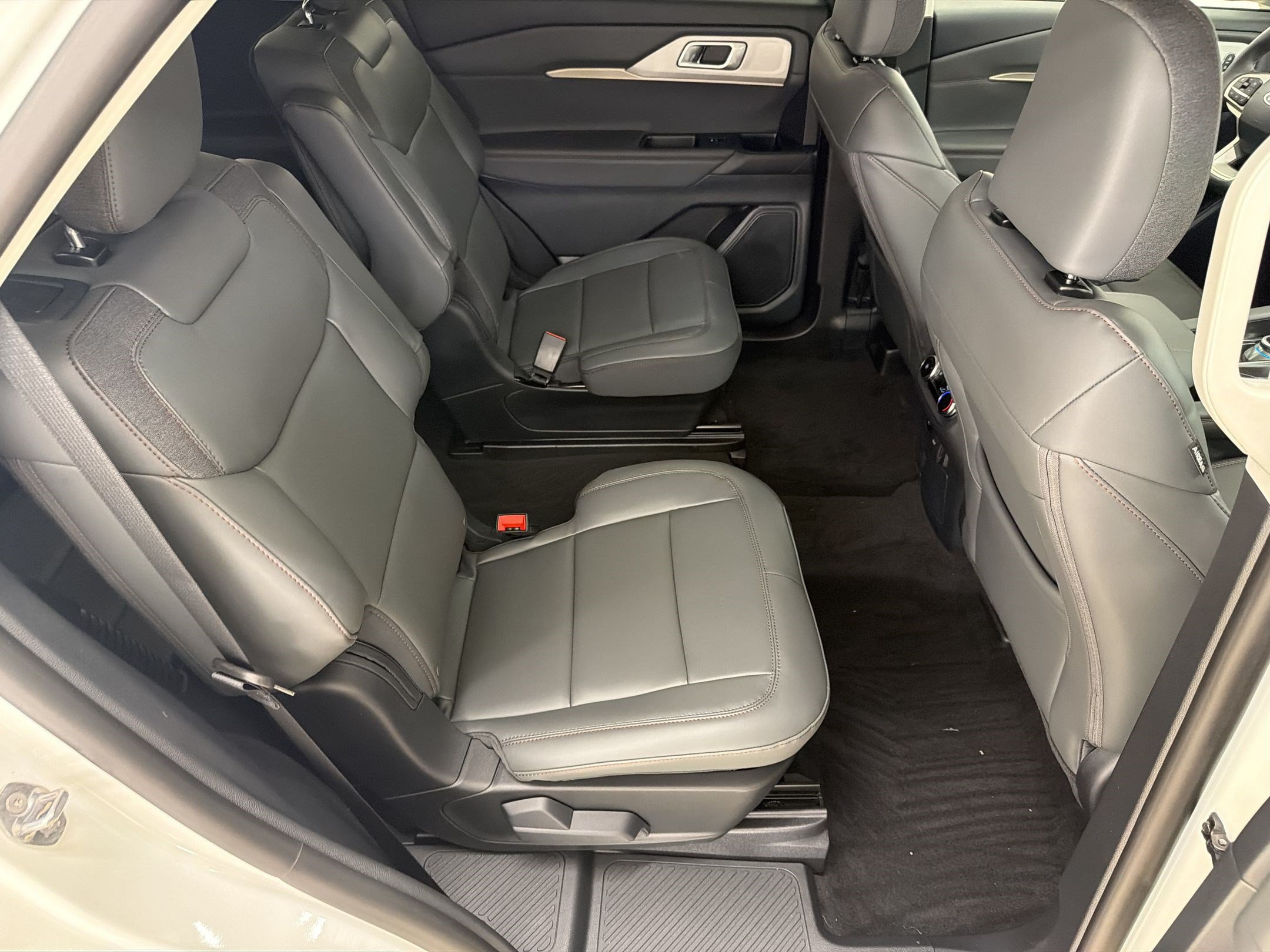 New 2026 Ford Explorer Active w/ Active Comfort Package RWD image 26