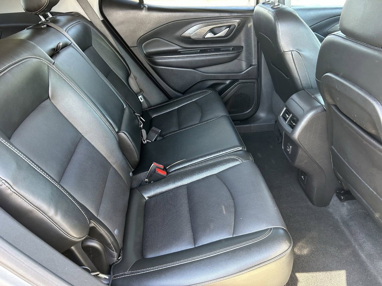 Used 2024 GMC Terrain SLT image 12