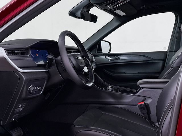 New 2025 Jeep Grand Cherokee Altitude image 9