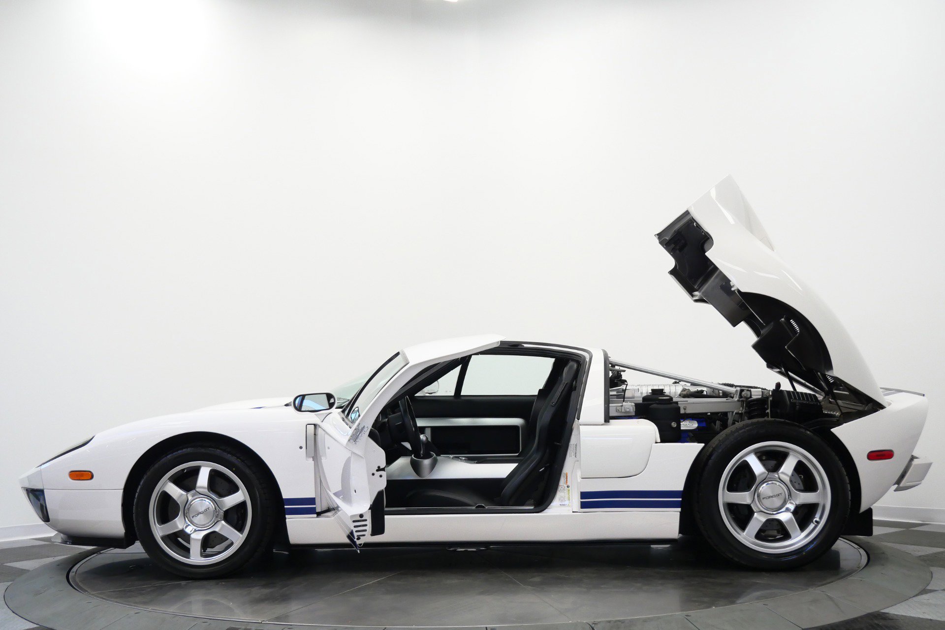 Used 2005 Ford GT image 6